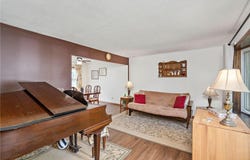 3849 Gresham Way N, Oakdale, MN 55128