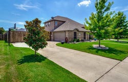 206 Debbie Way, Red Oak, TX 75154