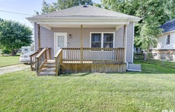 1015 W England Street, Taylorville, IL 62568