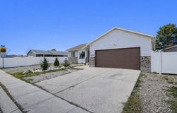 8464 S MEADOWLARK Ln, West Jordan, UT 84088