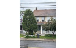 717 W BROAD STREET, QUAKERTOWN, PA 18951