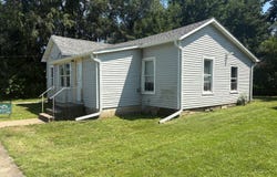 150 E Chestnut St, Roseville, IL 61473