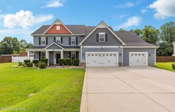 609 Thornbrooke Drive, Hope Mills, NC 28348