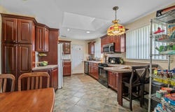 9 Lindquist Lane, Deer Park, NY 11729