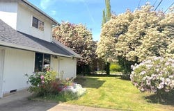 870 N LAURELHURST Dr, Eugene, OR 97402