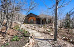 82 N MEADOW Dr N, Springville, UT 84663