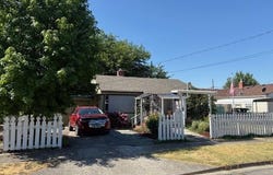 1041 SW J Street, Grants Pass, OR 97526