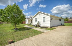 102 W Oak Loop, Cedar Creek, TX 78612
