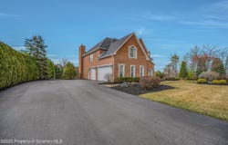 314 Glenmaura Drive, Moosic, PA 18507