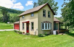 1240 Browns Lane, Dakota, MN 55925