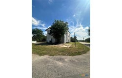 1010 Nelson, Yoakum, TX 77995