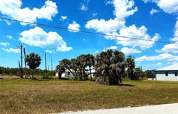 241 W PINE VALLEY LANE, ROTONDA WEST, FL 33947