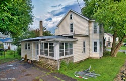 211 Avenue L, Matamoras, PA 18336