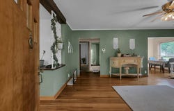 5 Whitaker Dr Drive, London, OH 43140