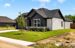 808 Tesslynn Avenue, Godley, TX 76044