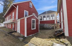 4 Townsend St, Pepperell, MA 01463