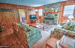 1350 Rt 390, Greentown, PA 18426