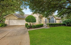 30 Muirfield Greens LN, Lakeway, TX 78738