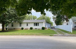 417 E Union, Nokomis, IL 62075