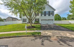8 CLEMENT COURT, COLUMBUS, NJ 08022