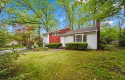 180 Busteed Dr, Midland Park Boro, NJ 07432-1956
