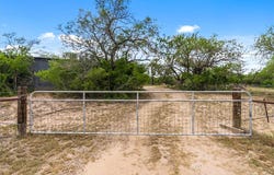 1402 Stephens Dr, George West, TX 78022