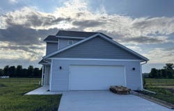 1821 Bluestem Drive, Mankato, MN 56001