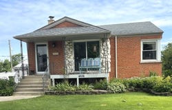4616 W 97th Place, Oak Lawn, IL 60453