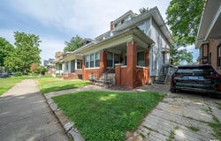 1611 W BARKER Avenue, Peoria, IL 61606