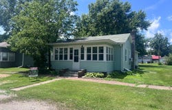107 N 5th St, Oquawka, IL 61469
