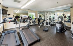 4258 AIRLINE PARKWAY, CHANTILLY, VA 20151