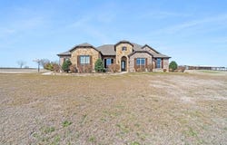 617 Zmolek Road, Ennis, TX 75119