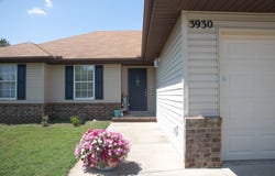3930 W Kay Pointe Boulevard, Springfield, MO 65802
