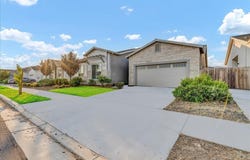 426 E Tyler Court, Visalia, CA 93291