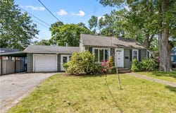 82 Vera Street, Warwick, RI 02886
