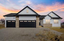 122 Goldcrest Court, Waterloo, IA 50701