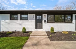 220 E Washington Street, Des Plaines, IL 60016