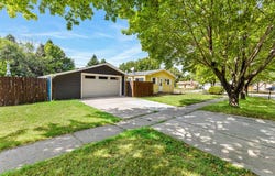 1921 N 10th Avenue N, Moorhead, MN 56560