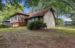 3418 W 10th Ter, Lawrence, KS 66049