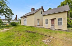 543 Newport Ave, Attleboro, MA 02703