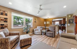 911 3RD Street, De Witt, IA 52742