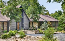 225 Amonett Ridge Rd, Byrdstown, TN 38549
