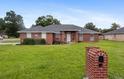 4818 Laurel Oak Dr, Pace, FL 32571