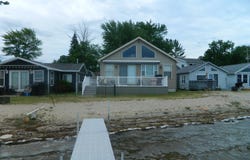 202 Broadway Road, Houghton Lake, MI 48629