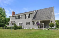 869 Oak Ridge Cir, Hartford, WI 53027