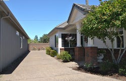 2063 LAKE WIND DR, Eugene, OR 97408
