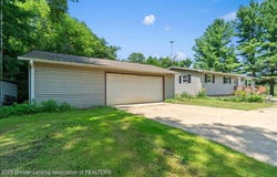 5038 Young Road, Bellevue, MI 49021