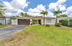 8425 Southampton Dr, Miramar, FL 33025