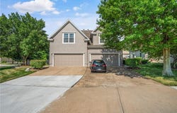 13870 S Hagan Street, Olathe, KS 66062