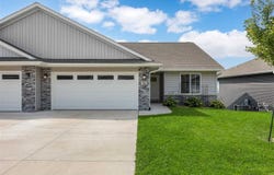 914 Prairie View Dr, IA 52358